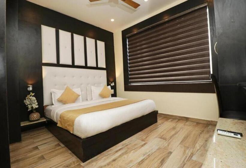 발코니 디럭스 룸, Super Townhouse Dharamshala Near Norbulingka Institute