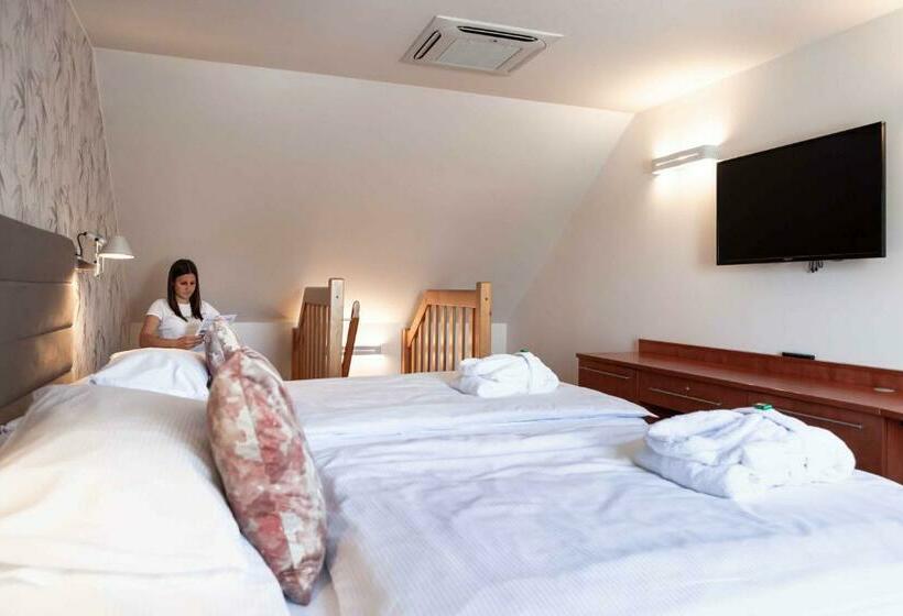 Люкс Дюплекс, Equitana Hotel Resort