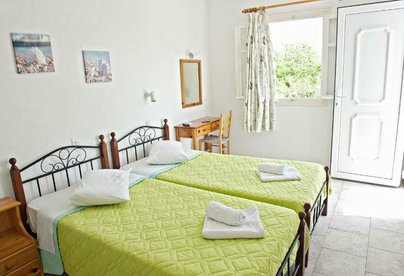 اتاق استاندارد سه نفره, Evagelia's Place