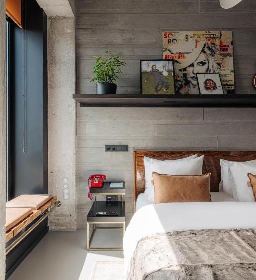 Deluxe Room, Sir Adam Hotel, Part Of Sircle Collection