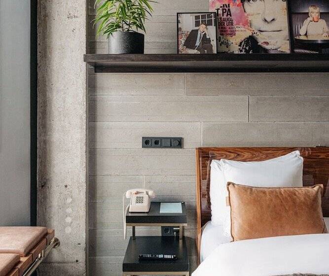 Deluxe Room, Sir Adam Hotel, Part Of Sircle Collection