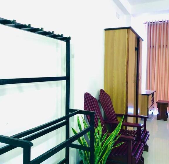 3 Bett Deluxe Zimmer, Mirissa Beach Inn