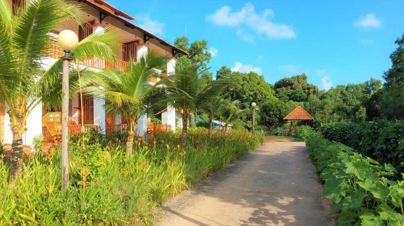 اتاق لوکس با چشم‌انداز باغ, The Garden House Phu Quoc Resort