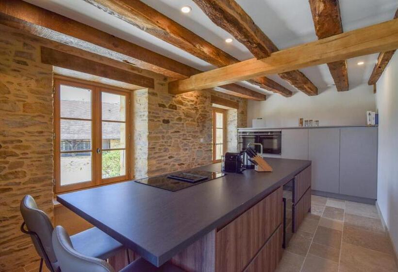 Дом 4 Спальни, Domaine D'essendiéras