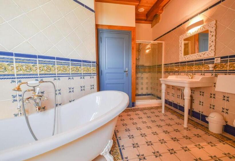 Дом 4 Спальни, Domaine D'essendiéras