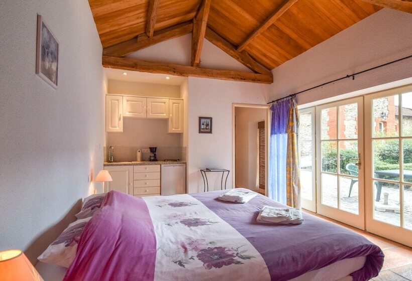 Студия Стандарт, Domaine D'essendiéras