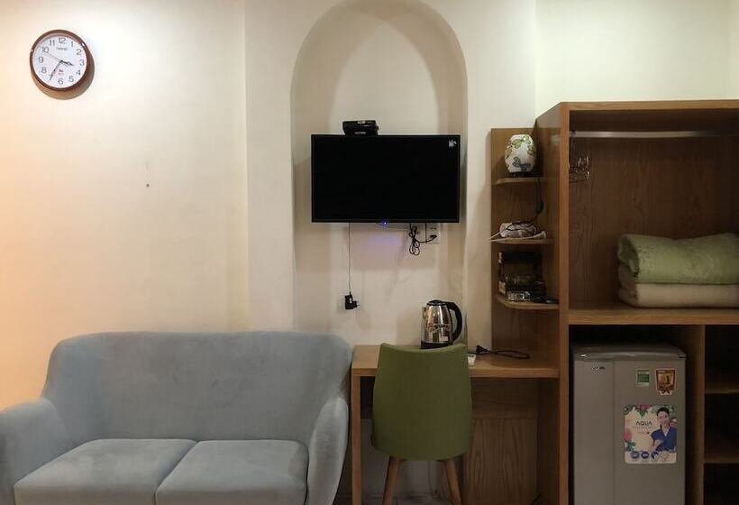 اتاق لوکس با بالکن, Istay Inn Saigon