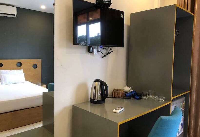 اتاق لوکس با بالکن, Istay Inn Saigon
