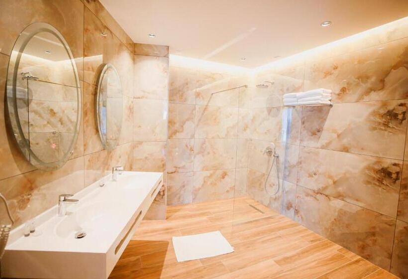 Номер Стандарт Трехместный, Klajdi Resort & Spa