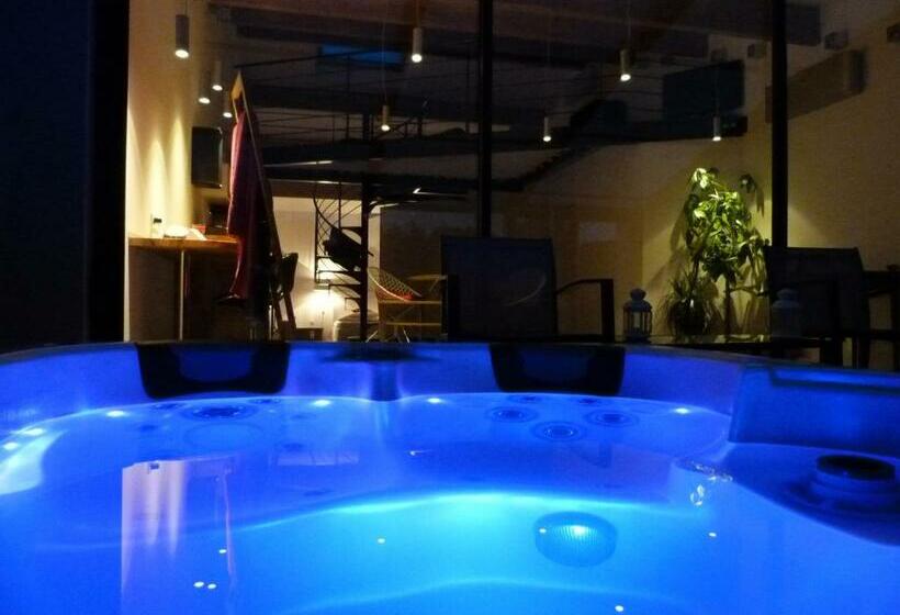 带大床的复式套间, Chambres D'hotes Deluxe Jacuzzi Mas De L'etoile