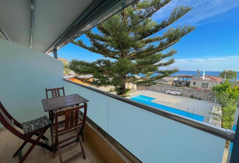 חדר אקונומי, Dimitri