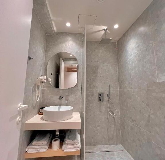 חדר סטנדרט עם ג'קוזי, Dimitri