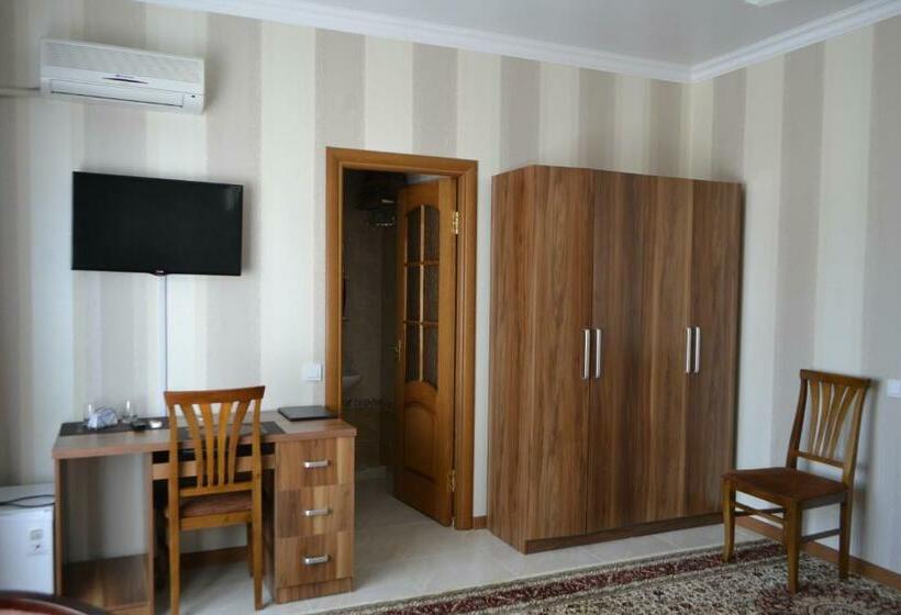 اتاق لوکس با بالکن, Gostinitsa Grand