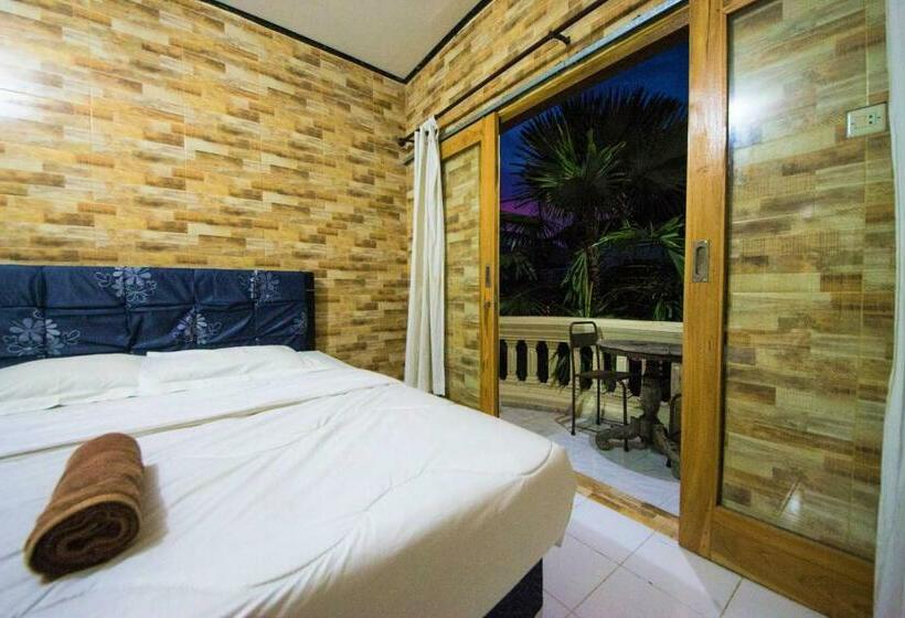 Трехместный Номер Стандарт с Балконом, Clamonic House Nusa Dua