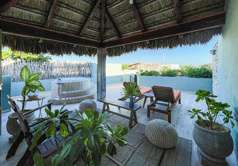 מיטת קינג בסוויטה, Kimpton Aluna Resort Tulum, An Ihg