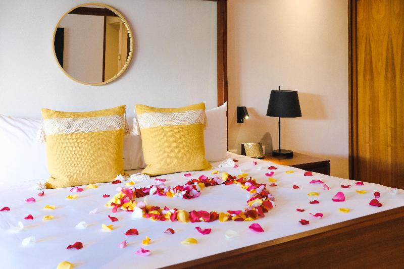 מיטת קינג בסוויטה, Kimpton Aluna Resort Tulum, An Ihg