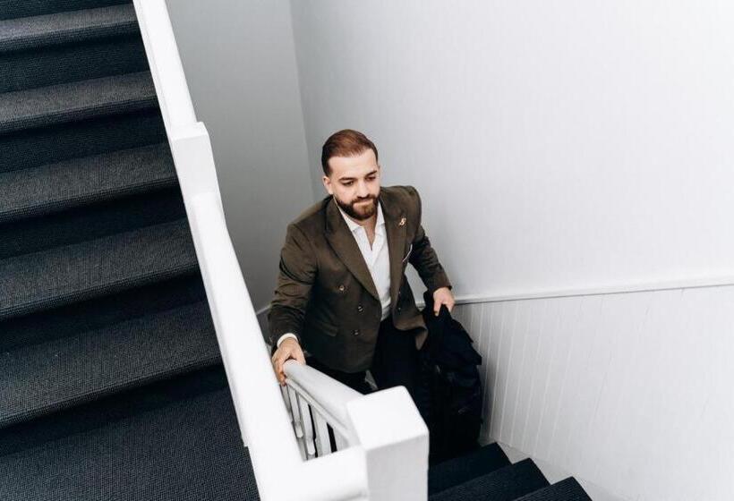 اتاق لوکس, Atomihotel: Contemporary Comfort Steps From The Atomium!
