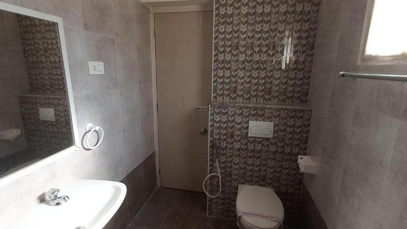 اتاق لوکس سه تخته, Shantham Service Apartments, Indumanagar, Coimbatore
