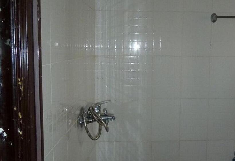 اتاق استاندارد چهار تخته, Room In Lodge   Vision Serviced Apartments