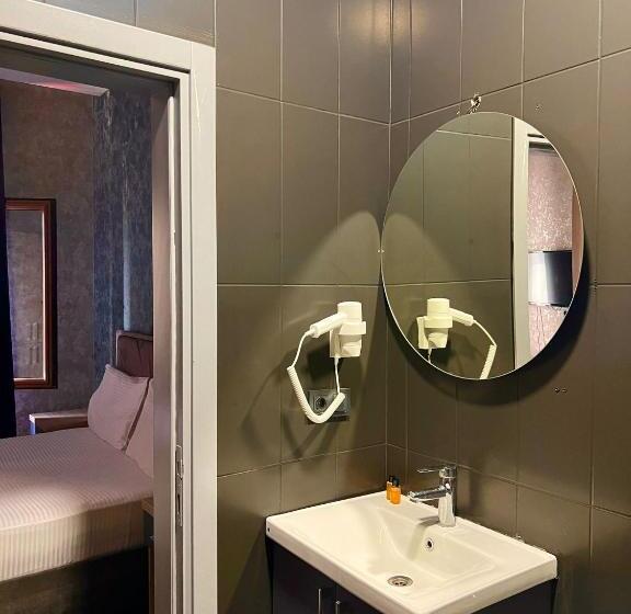 标准三人间, Güneşli̇ Ai̇rport Sui̇te