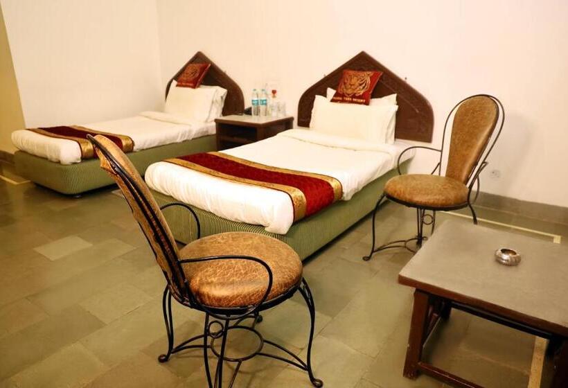 带大床的高级房间, Panna Tiger Resort  Riverside Property