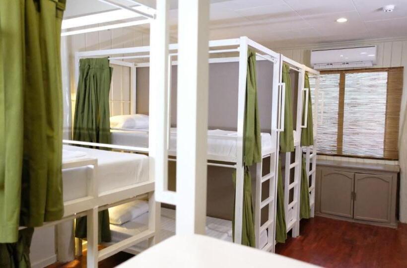 공동 객실, Mad Monkey Siquijor