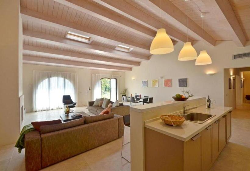 スリーベッドルーム　ヴィラ, Luxury Resort With Swimming Pool In The Tuscan Countryside, Villas On The Ground Floor With Private