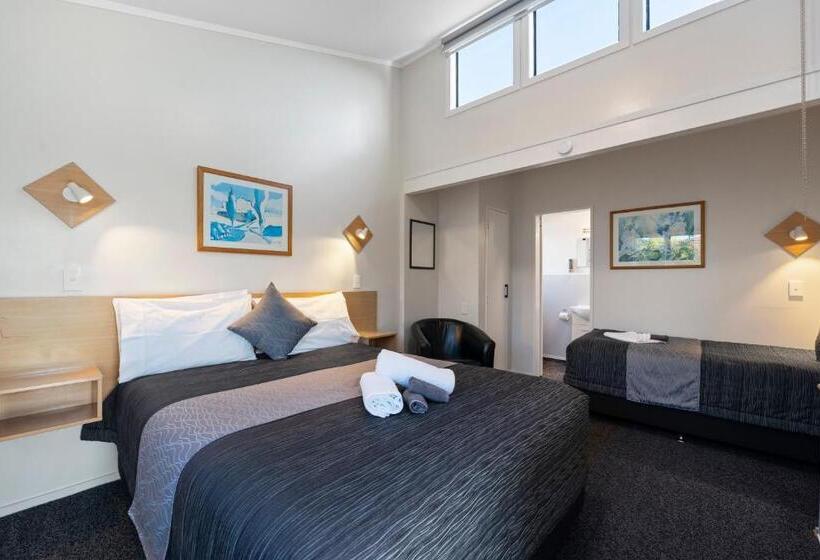 استودیوی لوکس, Central Inn Taupo