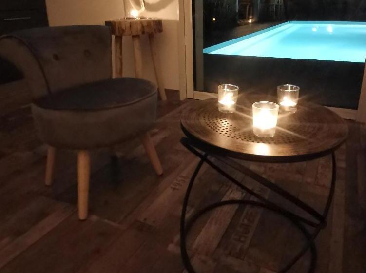 Четырехместный Номер Стандарт, Logement Cosy Avec Piscine Et Jacuzzi Privatifs 4 étoiles