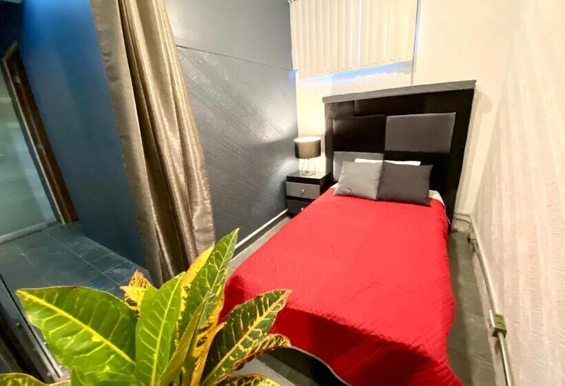 Номер Стандарт Индивидуальный Совместная Ванная, Roomies Hostel Reforma El ángel