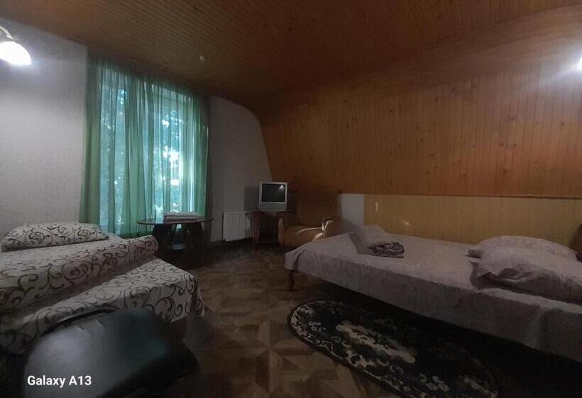 Номер Стандарт Трехместный, готель загадка, умань