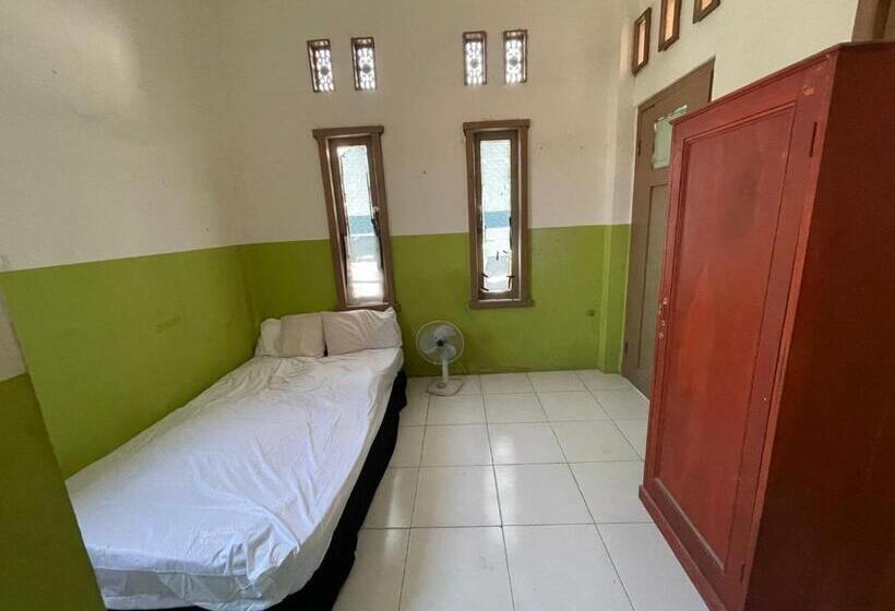 Номер Economy, Spot On 93075 Nova Jaya 2 Homestay Syariah