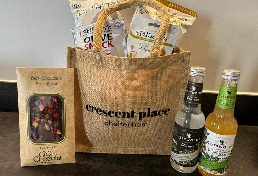اتاق سوپریور با تخت بزرگ, Crescent Place