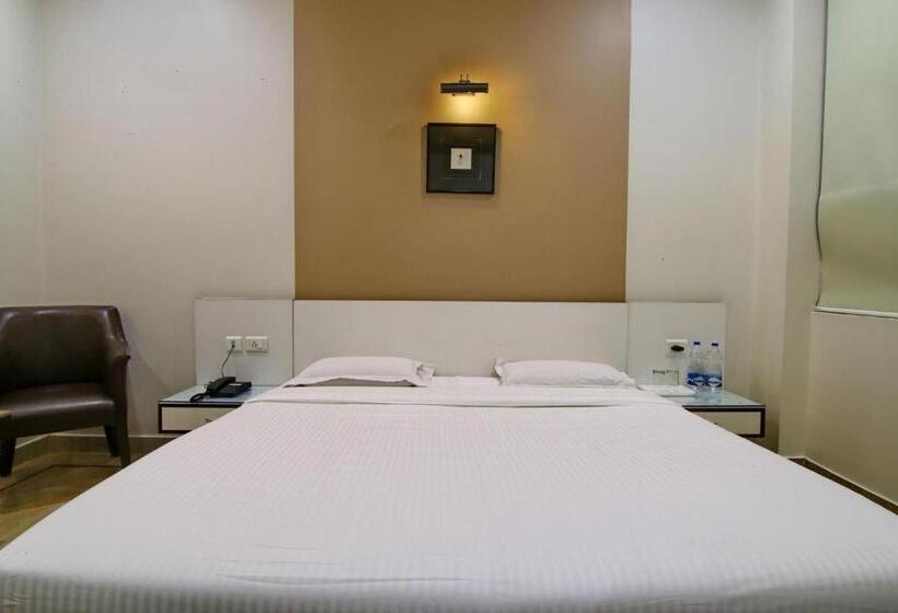 Номер Deluxe, Narula Convention Centre