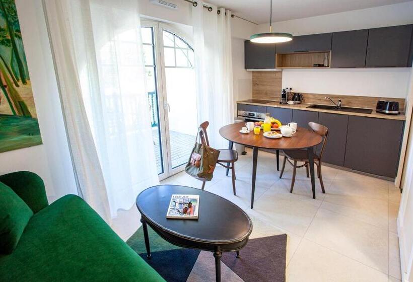 Студио Стандарт Вид на Сад, Villa Aitama