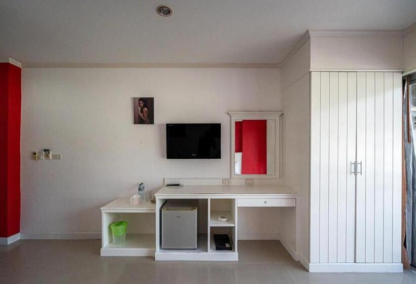 Quarto Estandar, Santi White House Patong