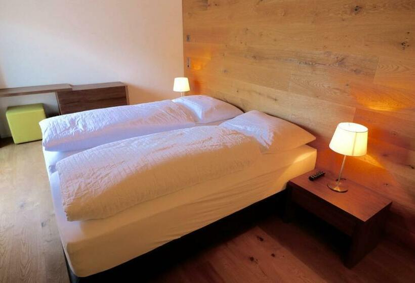 Номер Стандарт Вид на Горы, Guarda Lodge