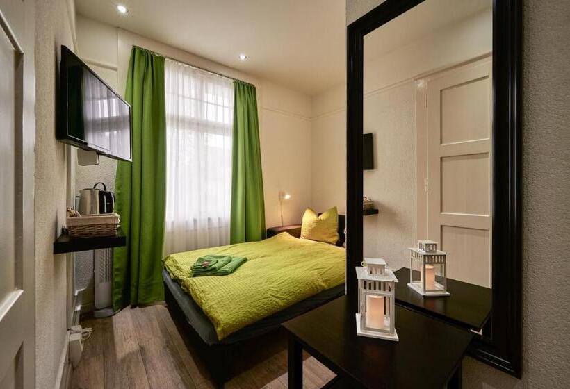 سوییت جونیور لوکس, Max Aviation Villa & Apartments