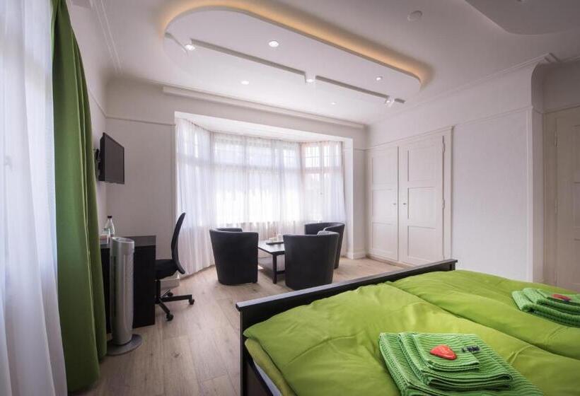 سوییت جونیور لوکس, Max Aviation Villa & Apartments