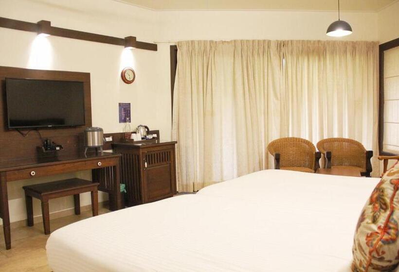 Люкс, Riverside County Resort