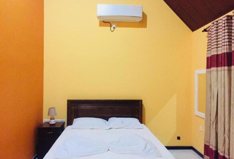 Номер Deluxe, Crown Holiday Village Near Marawila