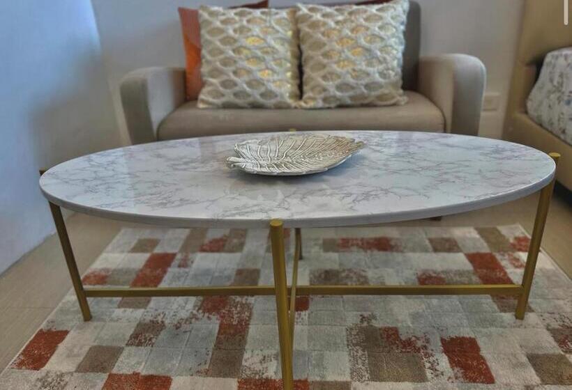 Büyük boy yataklı Standart Stüdyo, 1 Br With Balcony & King Sized Bed Near Mall Of Asia