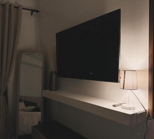 Büyük boy yataklı Standart Stüdyo, 1 Br With Balcony & King Sized Bed Near Mall Of Asia