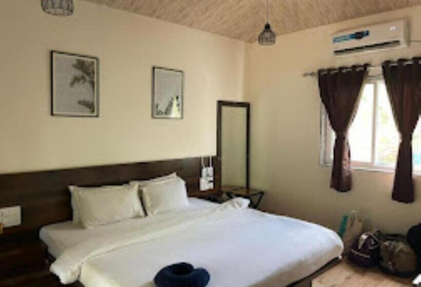 带大床的豪华间, Alive Beach Resort,maral