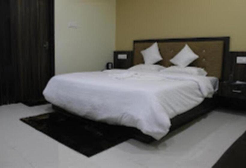 Номер Deluxe, Shri Sharnam, Maheshwar