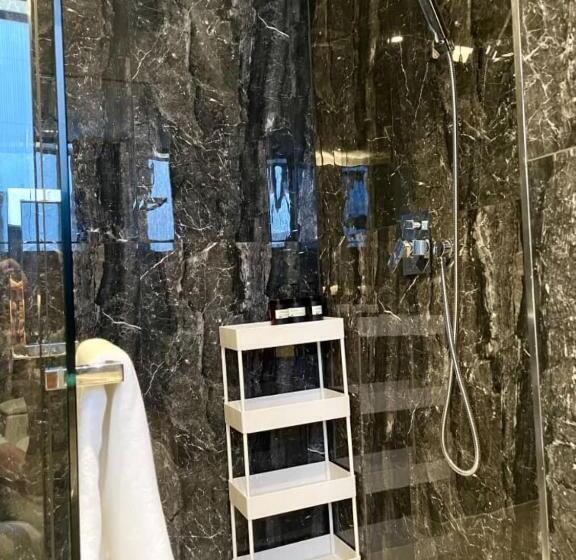 Семейный Номер Deluxe, 5mins Walk To Various Night Market @stratregic & Spacious Space At The Erawan Condo  8pax With Bathu