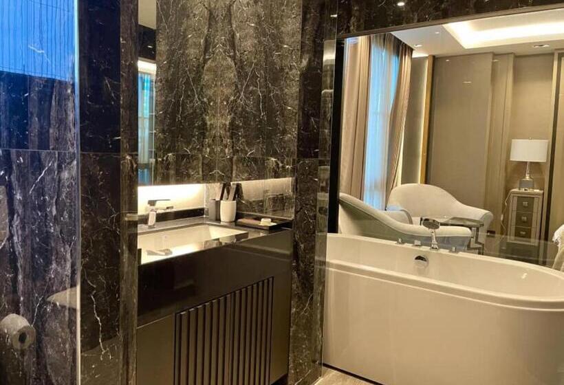 Семейный Номер Deluxe, 5mins Walk To Various Night Market @stratregic & Spacious Space At The Erawan Condo  8pax With Bathu