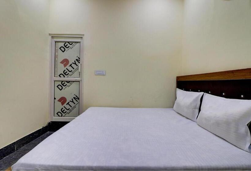 Трехместный Номер Классика, Oyo 8209 The Park Ovo Hotal