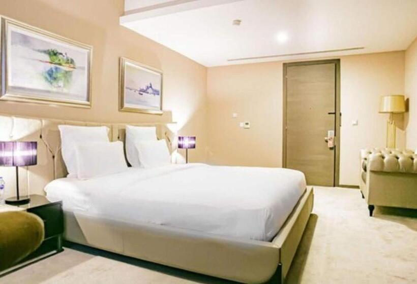 سوئیت با تخت بزرگ, Royal Residence Suites