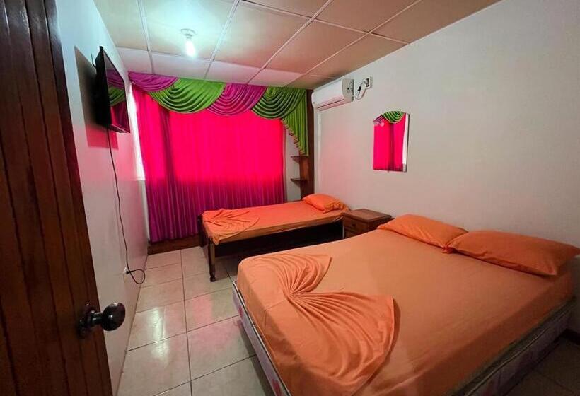 Номер Стандарт Трехместный, Casa De Hospedaje Pedernales